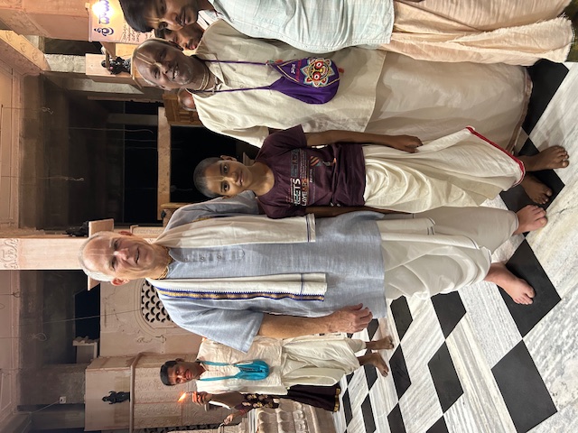 Group photo with devotees