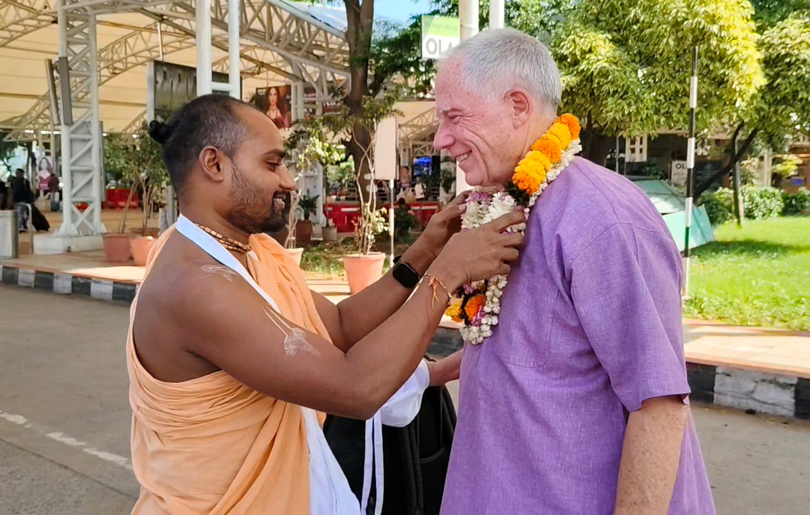 Radha Raman Prabhu receiving RadhaKanth Das Prabhu at airport